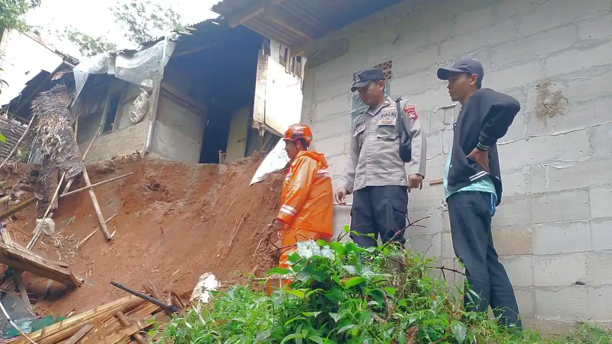 Penampakan Kondisi Ngeri Rumah di Bibir Tebing di Sukajaya Bogor, Tembok Penahan Tanahnya Ambrol