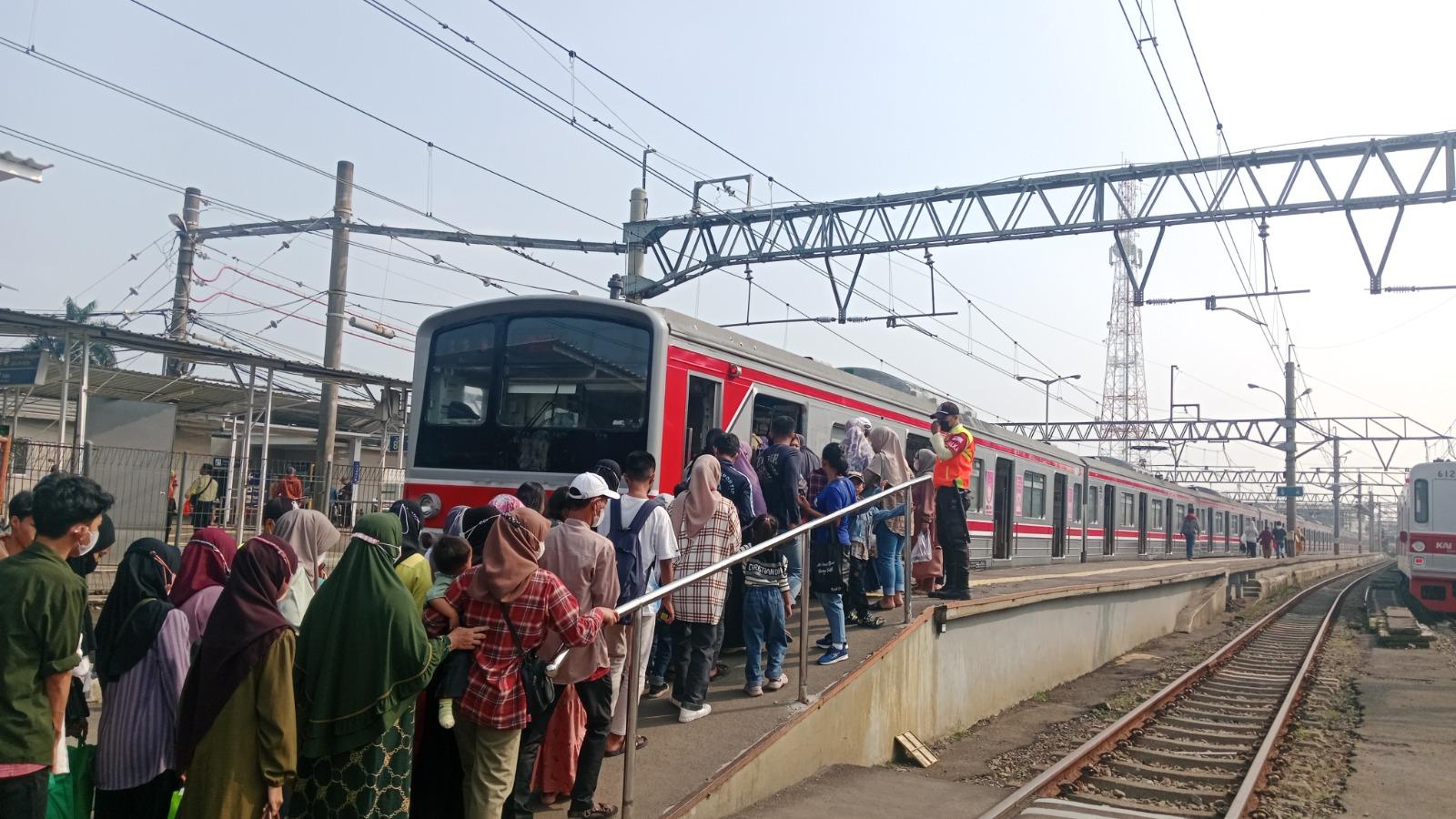 Ada Gangguan KRL di Stasiun Bojong Gede - Citayam, Ini Perubahan Rute Commuter Line