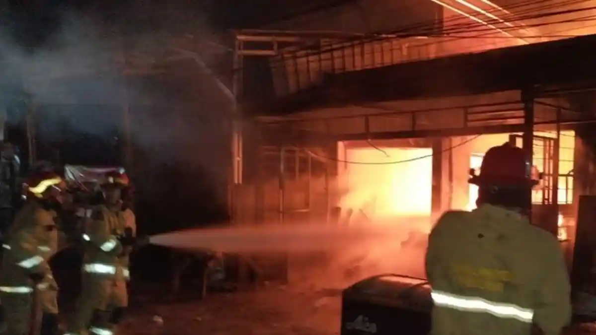 Diduga Akibat Konsleting Listrik, 2 Kios di Pasar Ciseng Bogor Ludes Terbakar