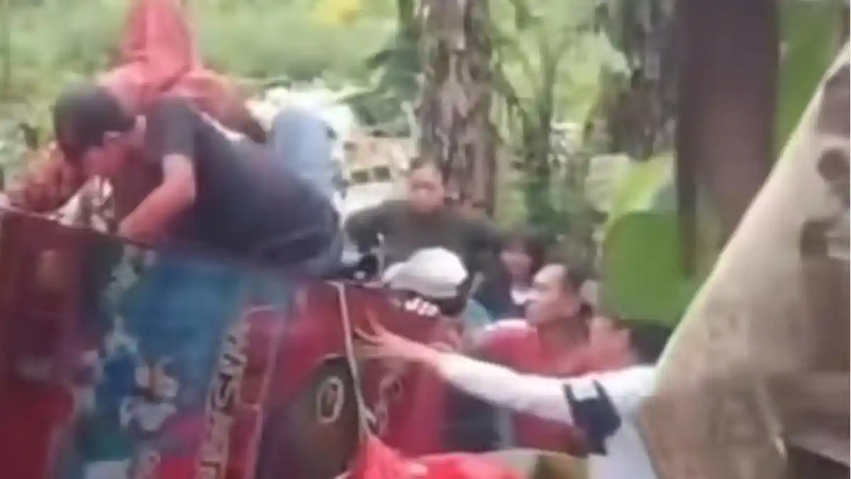 Tak Kuat Menanjak Kendaraan Odong-odong di Rumpin Bogor Terguling, 3 Orang Luka