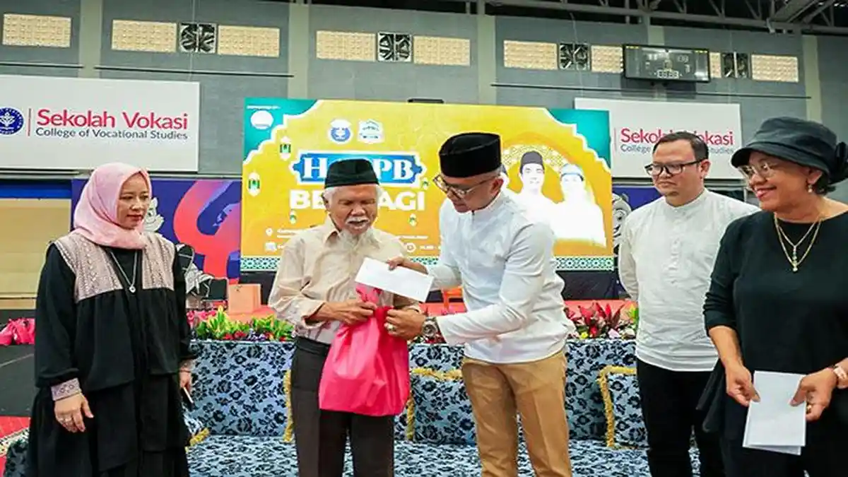 Festival Ramadan, HA IPB Berbagi Tunanetra Kota Bogor Semringah dapat Santunan