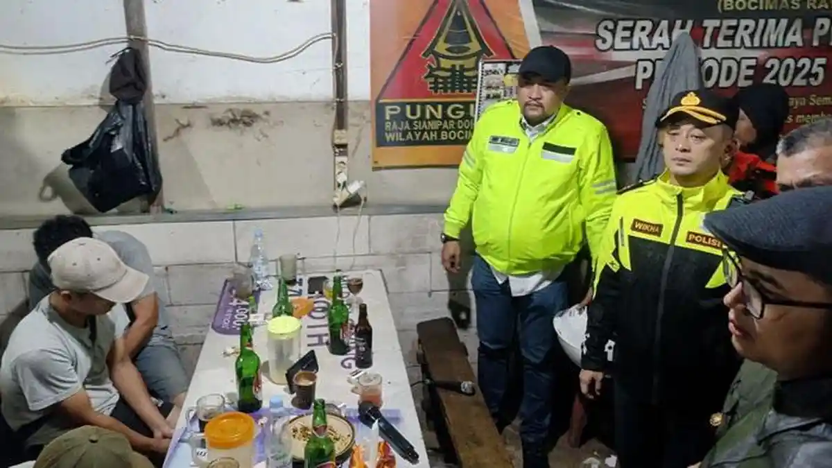 Patroli Ramadan di Kabupaten Bogor, Polisi Sita 120 Botol Miras dan Bubarkan Kerumunan Pemuda