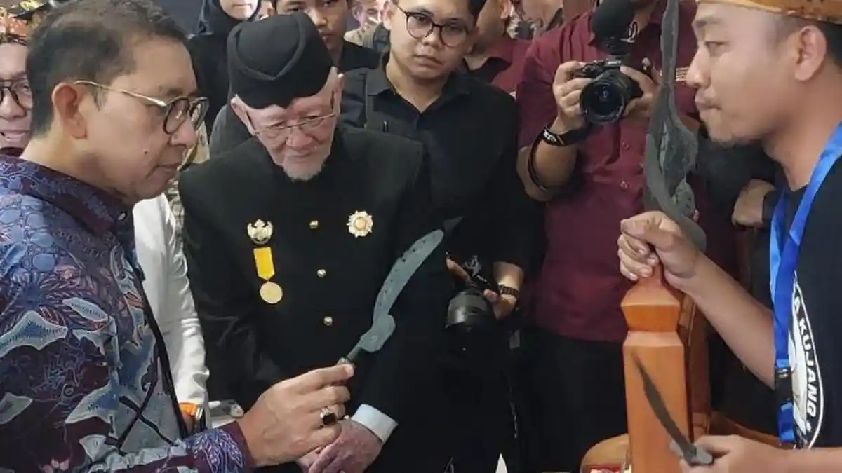 Melihat Mentri Fadli Zon 'Jajan' Keris Langka di Bogor, Sekali Pilih Rogoh Kocek Rp 10 Juta