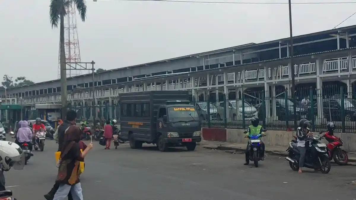 Kini Dijaga Petugas Satpol PP, Para PKL di Jalan Mayor Oking Kota Bogor Menyepi