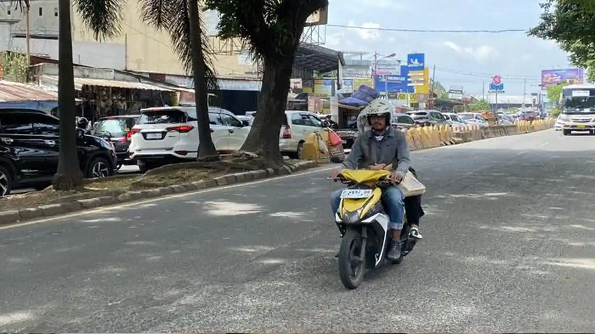 Jalan Abdullah Bin Nuh Simpang Yasmin Bogor Masih Rusak, Batu-Batu Kecil Buat Pengendara Was-Was