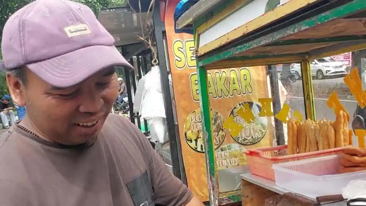 Cerita Pedagang Cakwe Kota Bogor Diserbu Pemburu Takjil, Bawa 6 Kg Adonan Ludes dalam Hitungan Jam