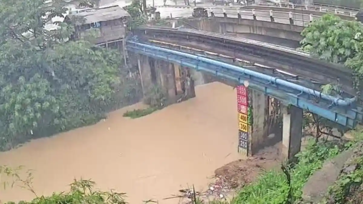 Diguyur Hujan Sejak Pagi, Segini Ketinggian Air di Sungai Cileungsi dan Cikeas Bogor