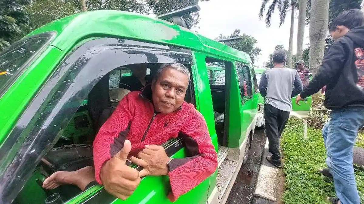 Perjuangan Erik Sejak SD Yatim dan Putus Sekolah, Kini Kuliahkan Anak dari Narik Angkot Bogor