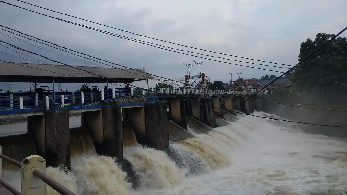 Kondisi Bendung Katulampa Bogor Jumat Sore, Debit Sungai Ciliwung Bertahan di Level Siaga 4
