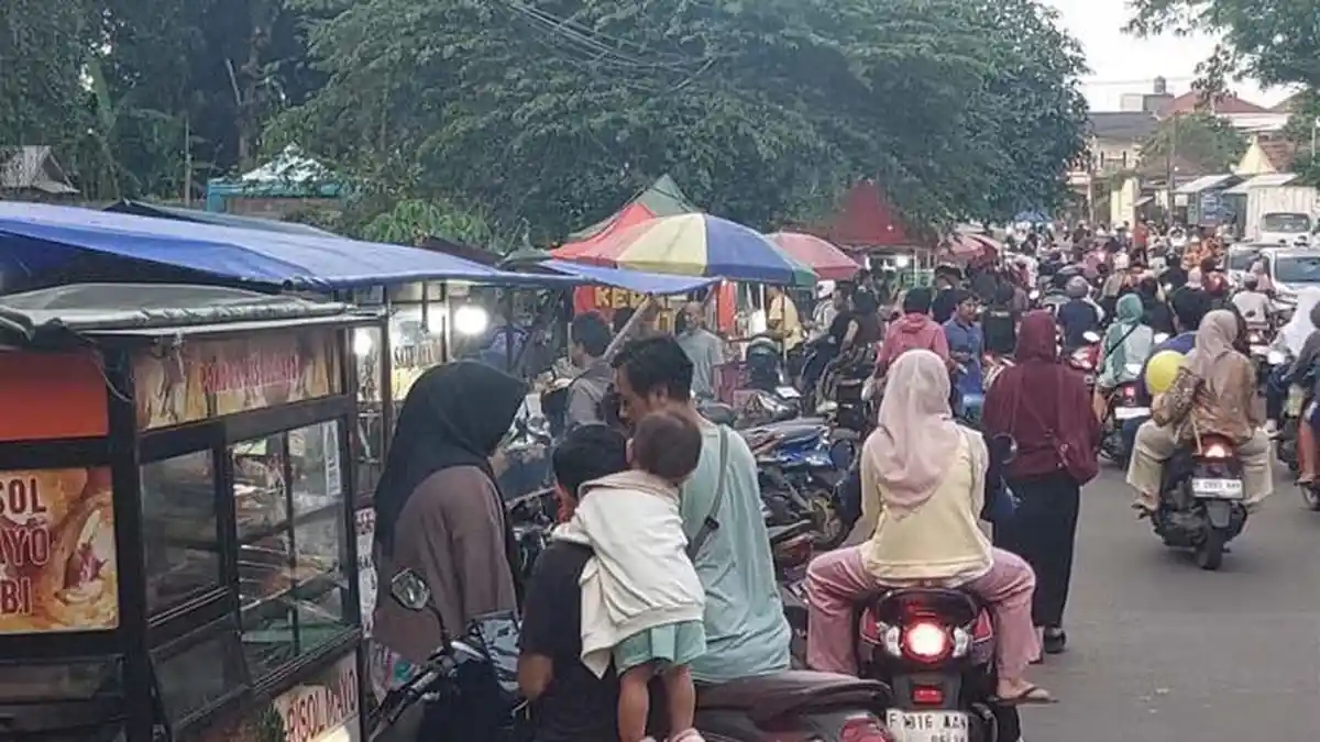 Cerita Pedagang Soal Ramainya Pemburu Takjil di Vila Nusa Indah Bogor, Tiap Hari Terasa Saat Weekend