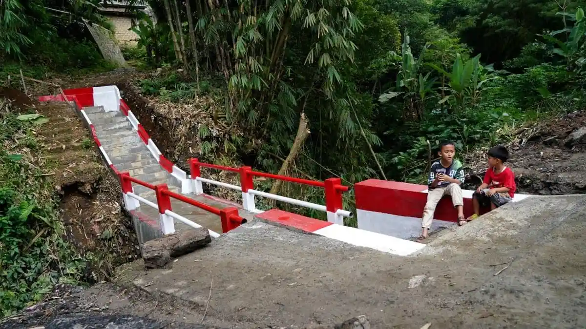 Ketua DPRD Kota Bogor Puji Peran TNI Dalam Pembangunan Jembatan Garuda di Mulyaharja Bogor