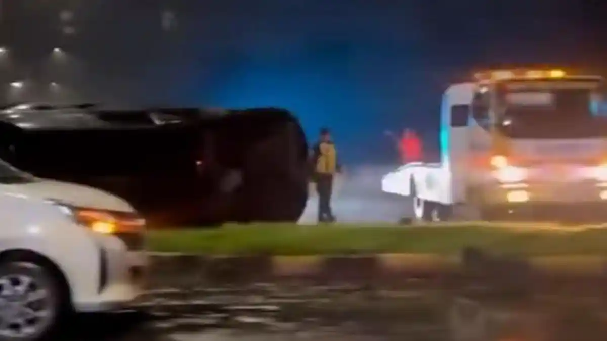 Tabrak Pembatas Jalan, Mobil Mewah Hyundai Palisade Terguling di Exit Tol Baranangsiang Bogor