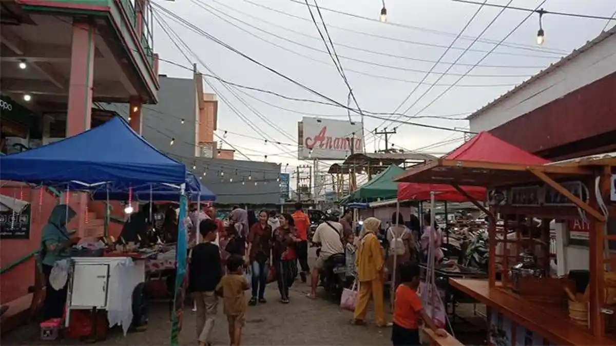 Jadi Daya Tarik Baru, Perumda Pasar Tohaga Hadirkan Street Food Malam di Pasar Cileungsi Bogor