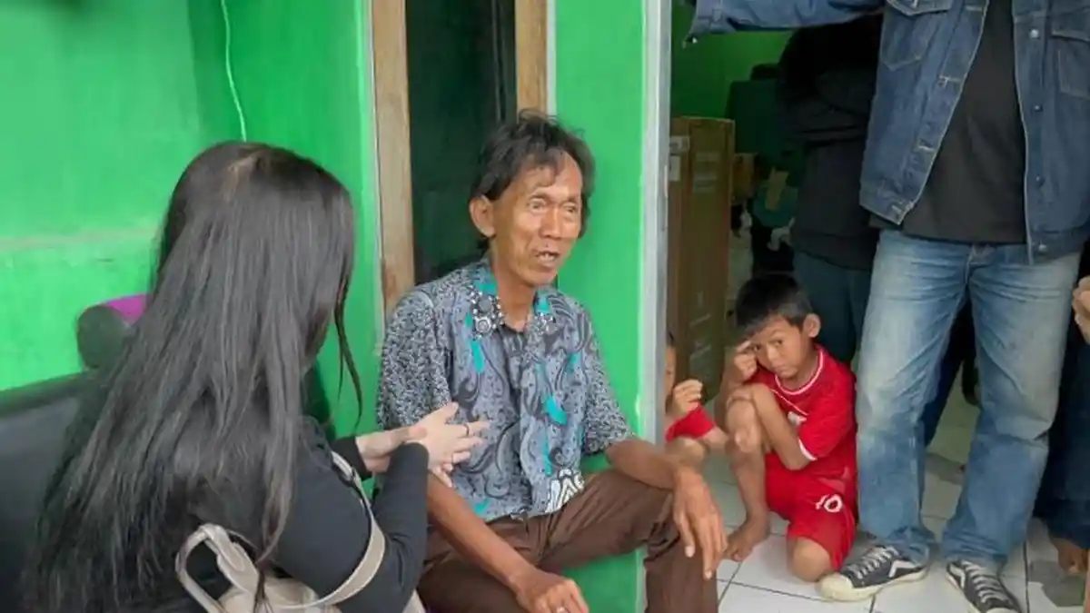 Curhatan Penjual Es Kue ke KDM Usai Difitnah Oknum Aparat, Dedi Mulyadi Kasih Bantuan Modal