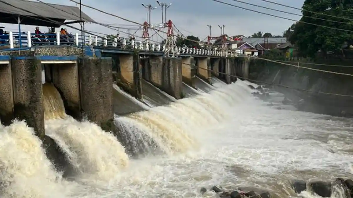 Meski Sudah Tak Diguyur Hujan, Ketinggian Air di Bendung Katulampa Bogor Masih Siaga 4