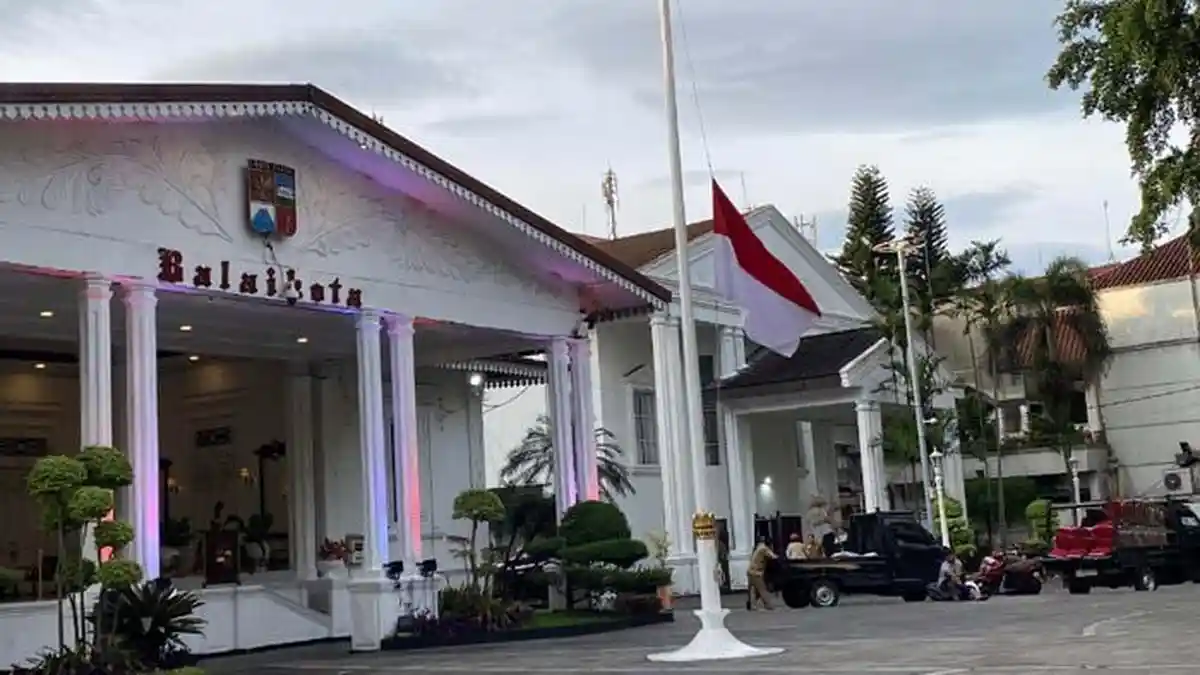Berkabung Wafatnya Wapres ke-6 Try Sutrisno, Kota Bogor Kibarkan Bendera Merah Putih Setengah Tiang