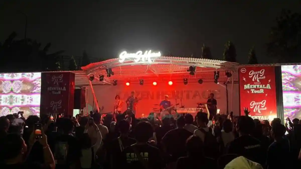 Di Bawah Rintik Hujan, The Adams Ajak Penggemarnya Bernyanyi Bersama di Cibinong Bogor