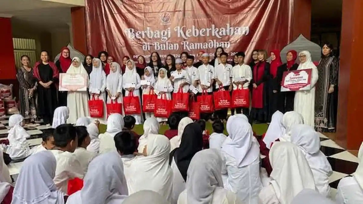 PIA Fraksi PDI Perjuangan Gelar Bakti Sosial di Panti Asuhan, Hadirkan Keberkahan Ramadan