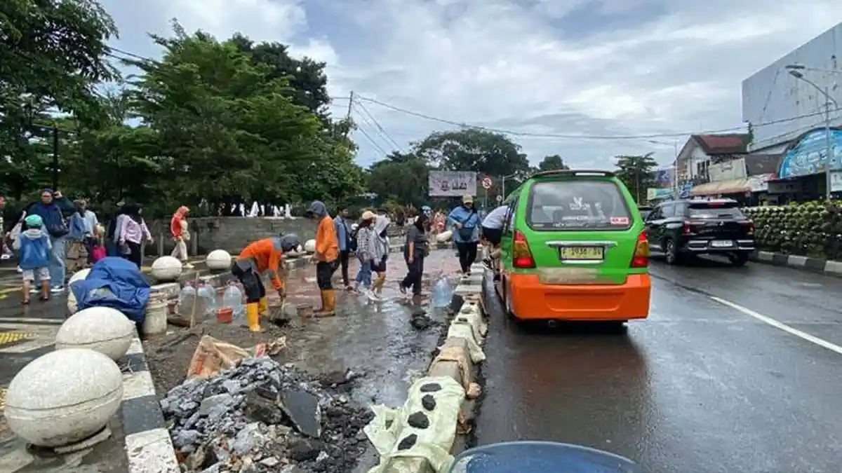 Celukan Angkot di Alun-Alun Kota Bogor Kini Ditutup Dishub, Sopir Kembali Ngetem di Pinggir Jalan