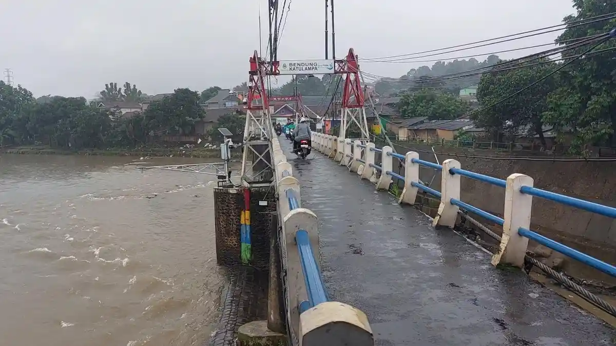 Update TMA Bendung Katulampa Saat Kawasan Hulu Ciliwung Puncak Bogor Diguyur Hujan Siang Ini