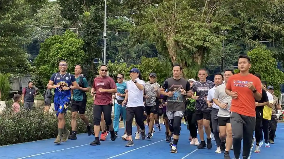 Menteri AHY Ngabuburit di Lapangan Sempur Kota Bogor, Lari 1 Putaran Bareng Wali Kota Dedie Rachim