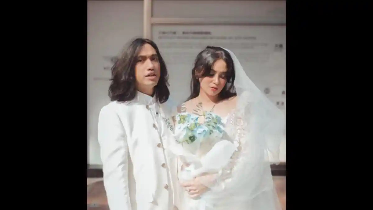 Tak Pernah Ungkap Kedekatan, Ayushita Resmi Menikah dengah Gerald Situmorang