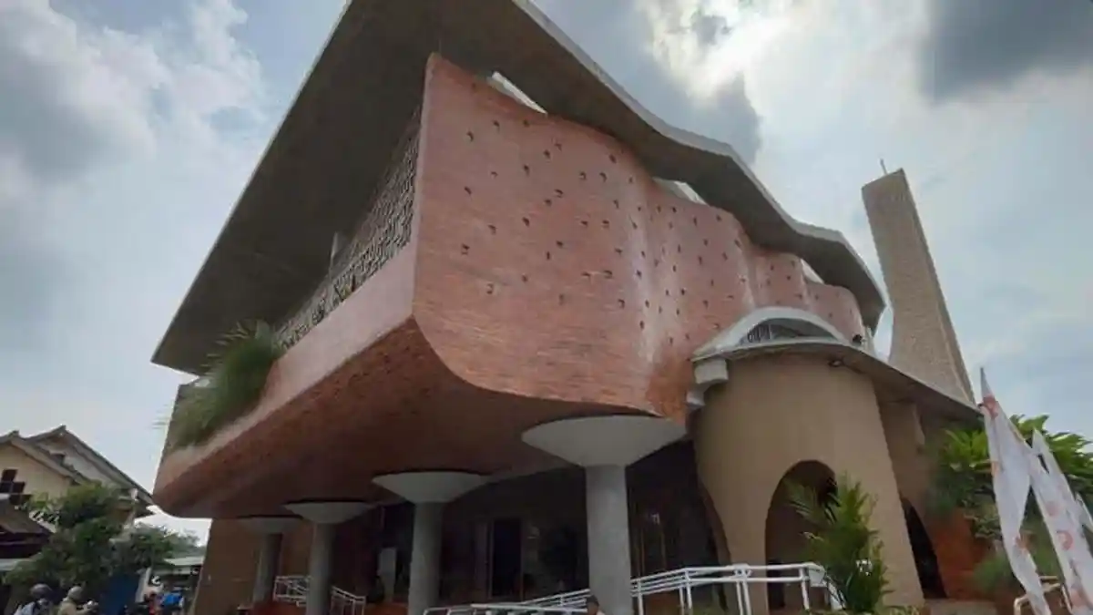 Melihat Masjid Jami At Taqwa di Cibinong Bogor, Tempat Ibadah Estetik dengan Bangunan Modern